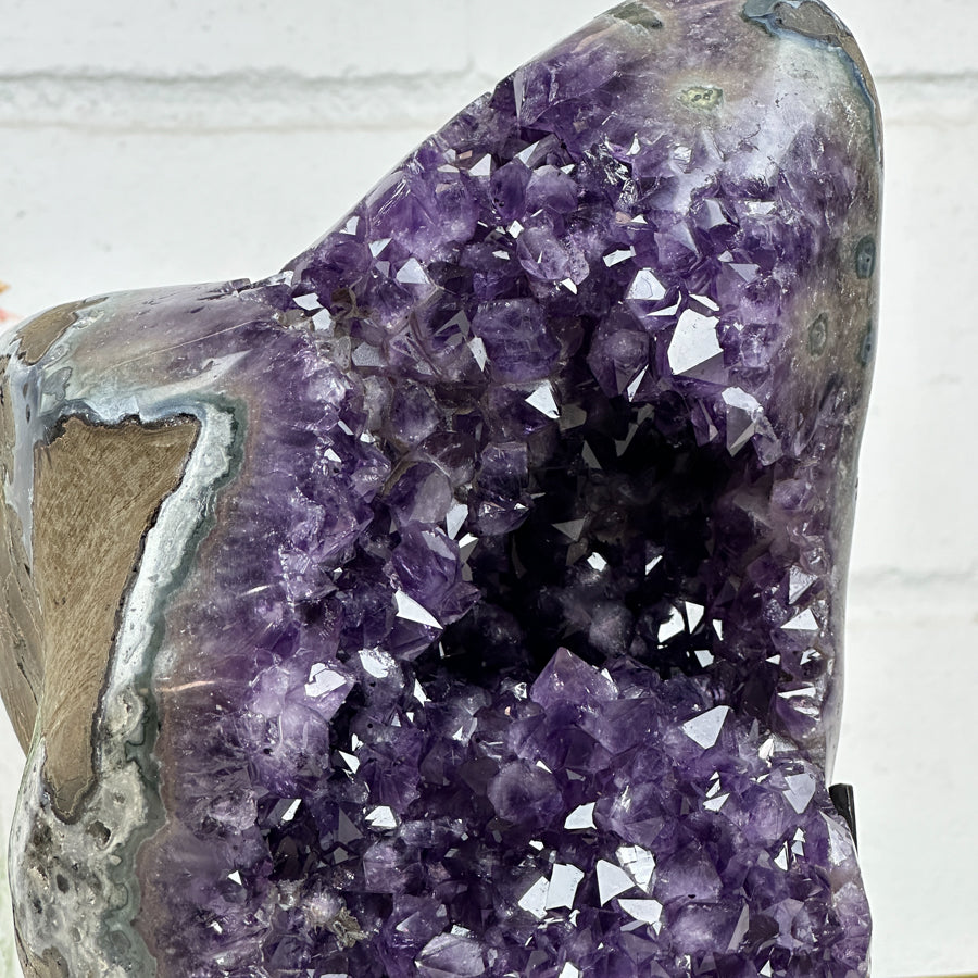 Huge Natural Amethyst Stone Geode with big and Shinny Crystals - AWS0702