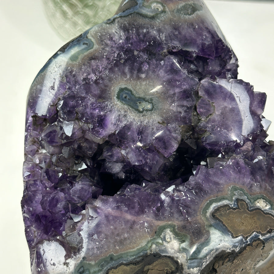 Huge Natural Amethyst Stone Geode with big and Shinny Crystals - AWS0702