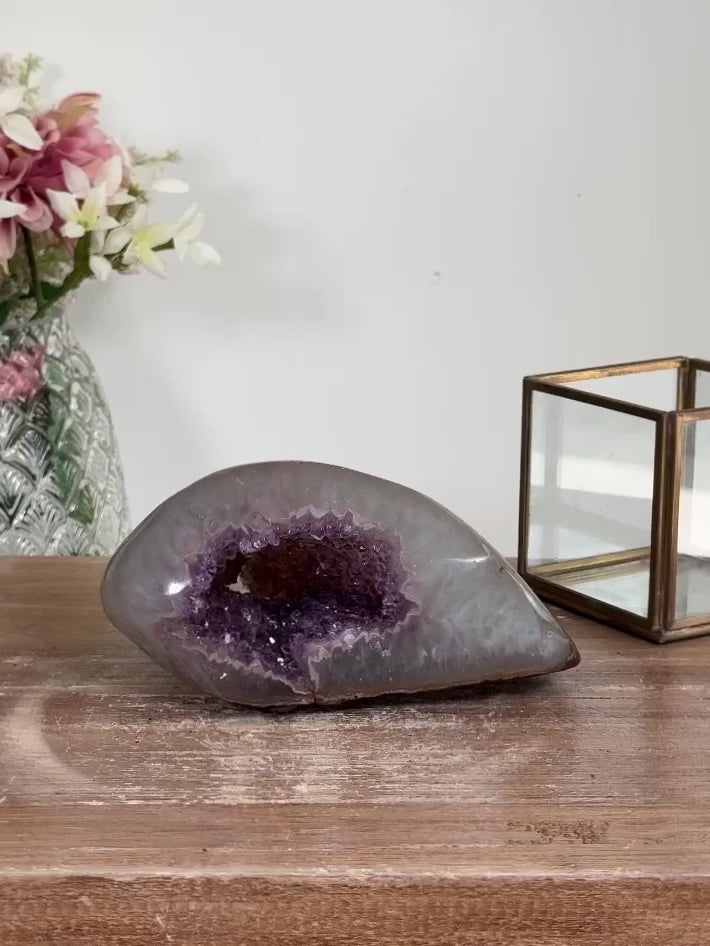 Stunning Amethyst & Quartz Stone Geode: An Eye-Catching Piece for Energy and Aesthetics - AMGE0170