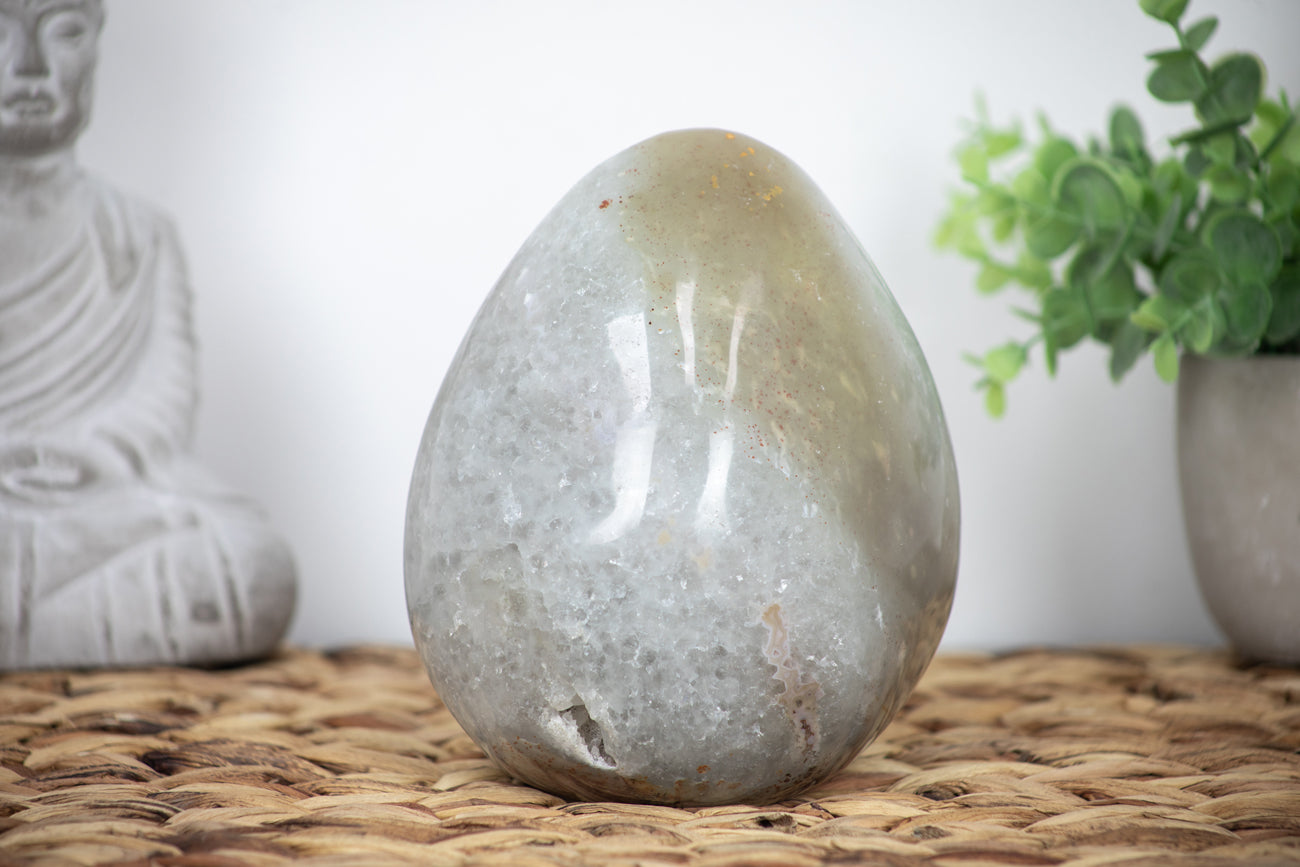 Stunning Natural Quartz stone Egg - STE0046