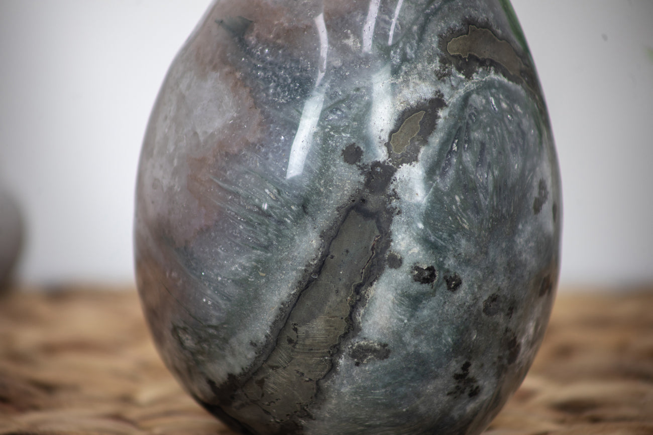 Stunning Quartz and Jasper Natural Stone Egg Carving - STE0043